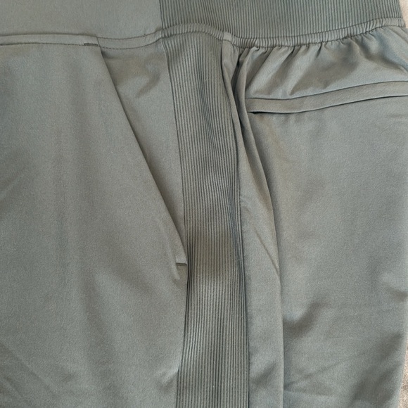 Athleta Brooklyn mid rise ankle pant. Comfortable & stretchy. Color-sage. Size 0 - Picture 3 of 6